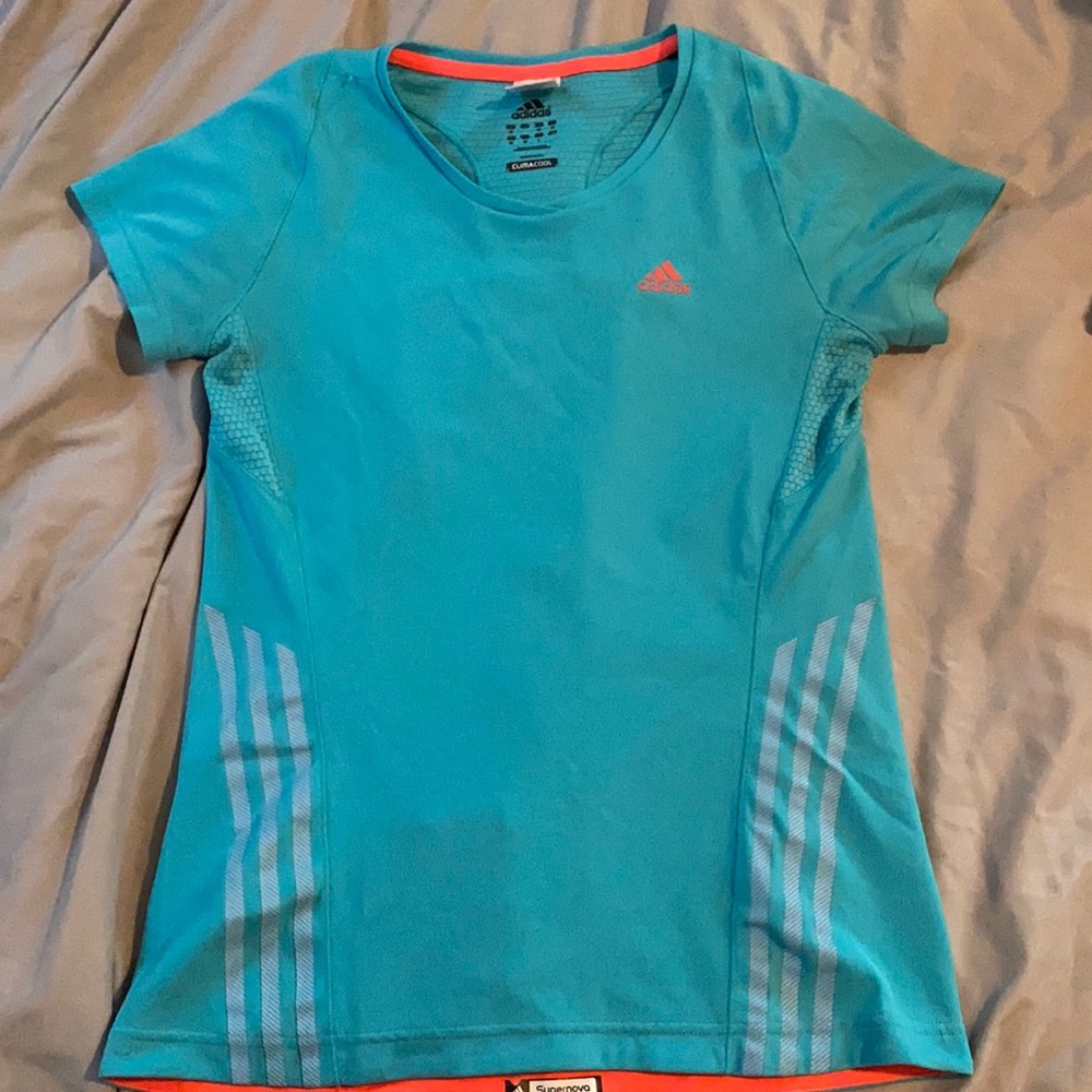 WOMENS ADIDAS T-SHIRT SIZE MEDIUM